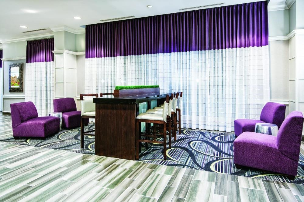 La Quinta Inn & Suites by Wyndham San Antonio Riverwalk